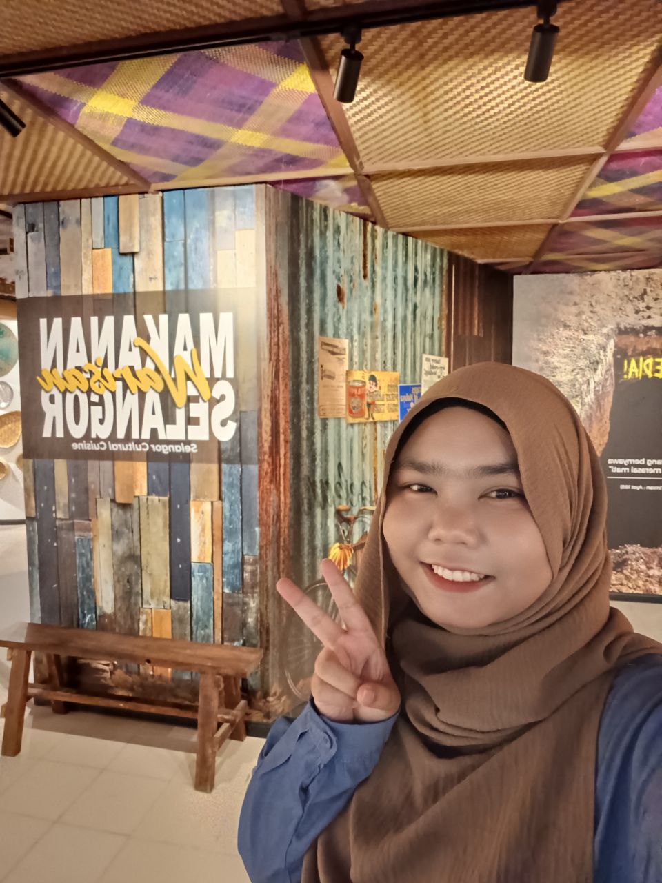 Warung Lama & artist